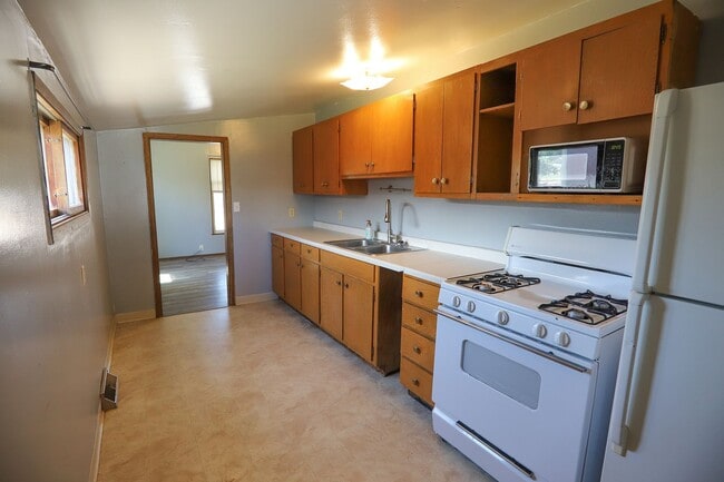 Building Photo - 2 Bed 1 Bath