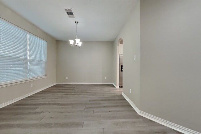 Building Photo - 2223 Brown Oak Dr