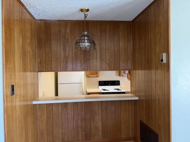 Building Photo - 2013 Windward Dr