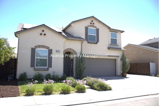 Building Photo - 1 Year Lease 4 Bed  3 Bath  Rent: $2,695 D...