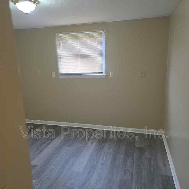 Building Photo - 4902 Saddlebrook Ln