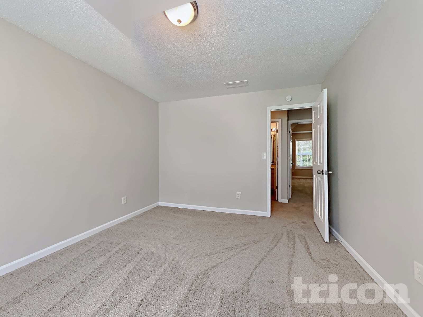 Building Photo - 305 Nims Dr