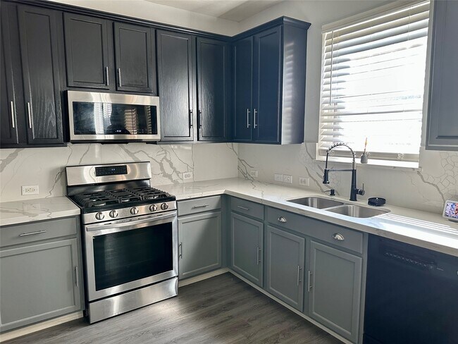 Building Photo - 9102 Rolling Rapids Rd