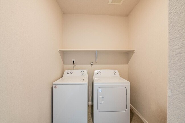 Building Photo - 88 Tome Vista Dr