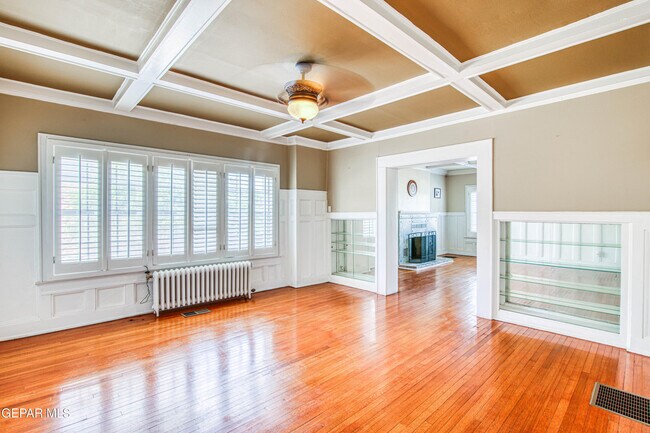 Building Photo - 1701 Elm St