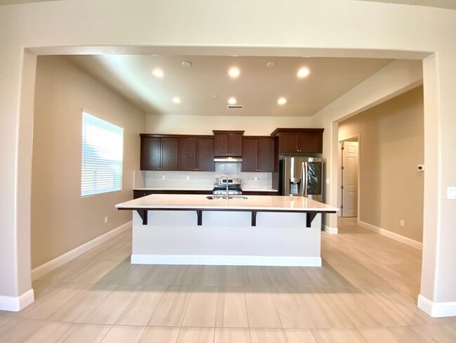 Building Photo - $2,495 Leonard & Ashlan, 3 Bedroom Home - ...