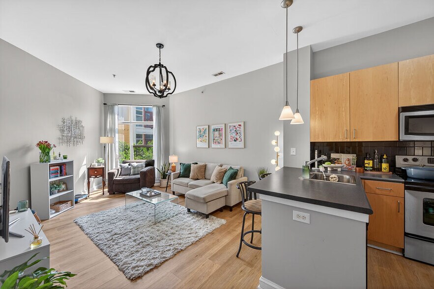 Building Photo - 2125 Southend Dr
