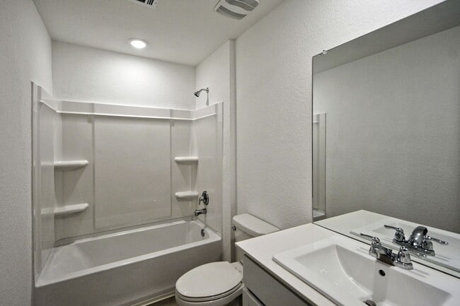 Building Photo - 768 Grey Dove Trl