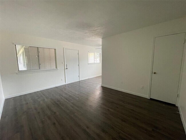 Building Photo - 3106 Duval St