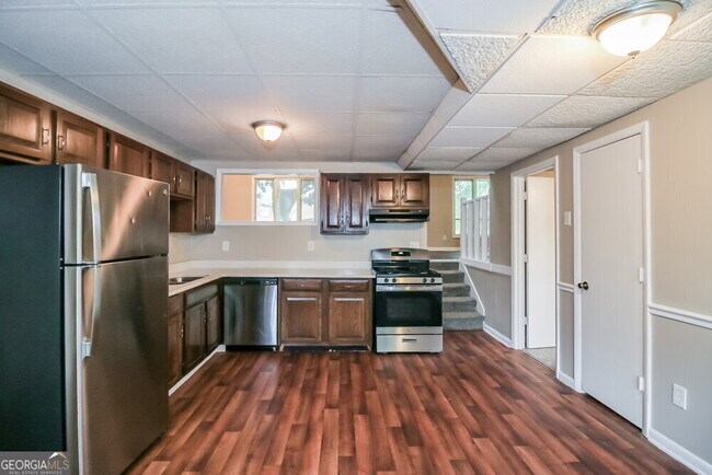 Building Photo - 2112 Golfview Dr SE