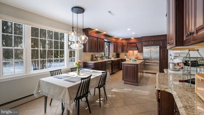 Building Photo - 154 Ash Way