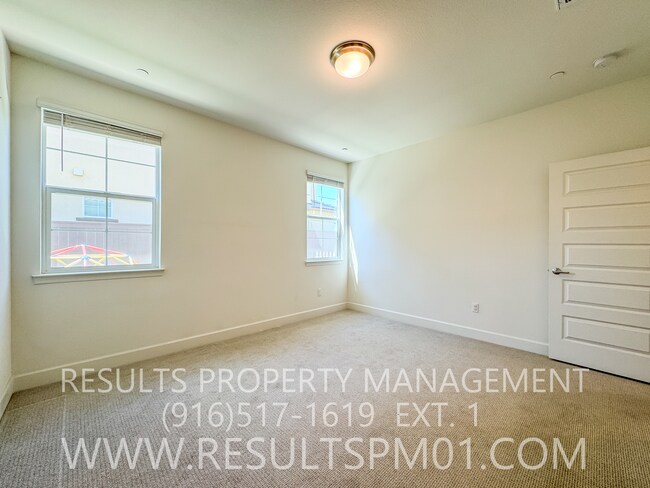 Building Photo - Antelope 3 Bed 2.5  Bath Beauty