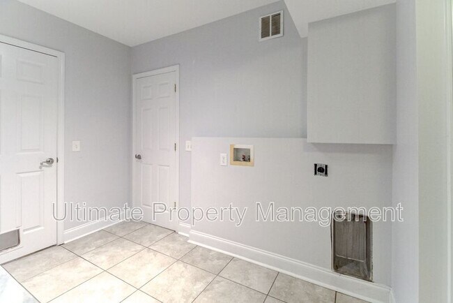 Building Photo - 2113 Jackson St