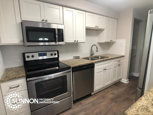 Building Photo - 4BR 2BA Renovated to perfection!