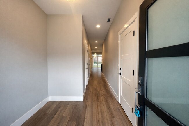 Building Photo - 11918 NE 108th St