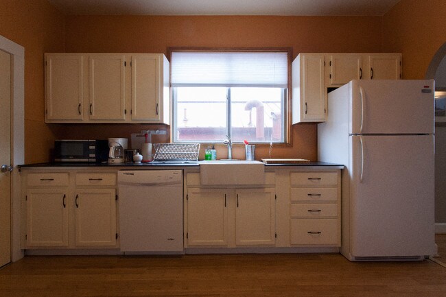 Kitchen - 623 SW Sherman St