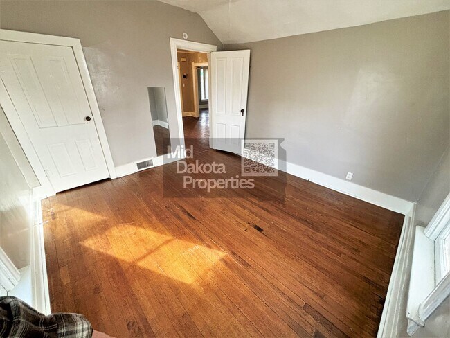 Building Photo - 735 S Wisconsin- 5 bedroom, 2 bathroom house