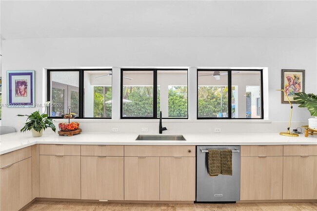 Building Photo - 6466 SW 84th St