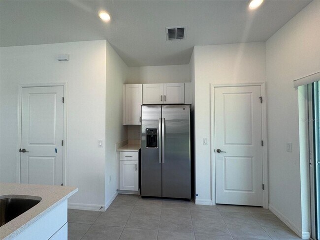 Building Photo - 3133 Skyline Lp