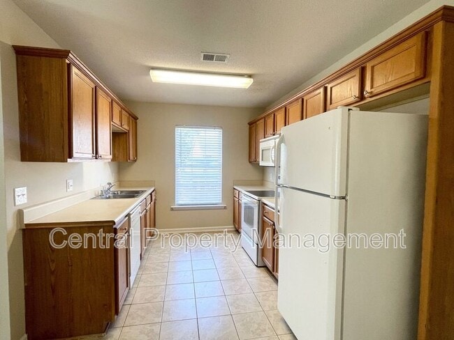 Building Photo - 506 Seays Crest Dr