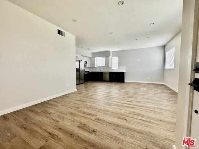 Building Photo - 5635 Homeside Ave