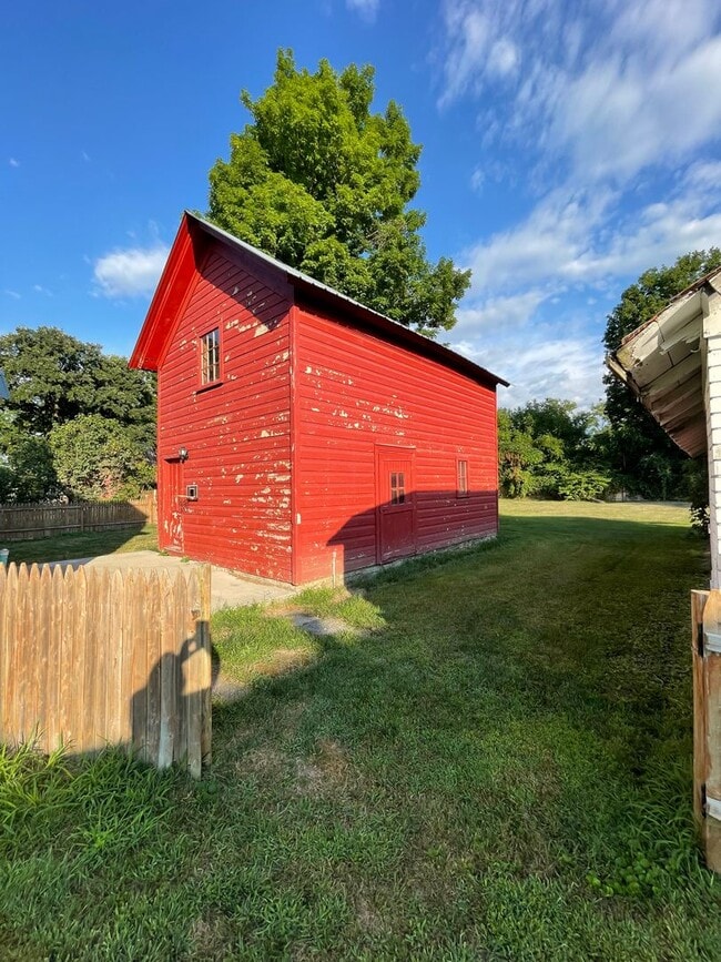 Building Photo - Village of Black River 4 /5 Bedroom Home w...