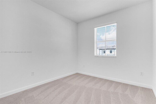 Building Photo - 2660 SE 28th St