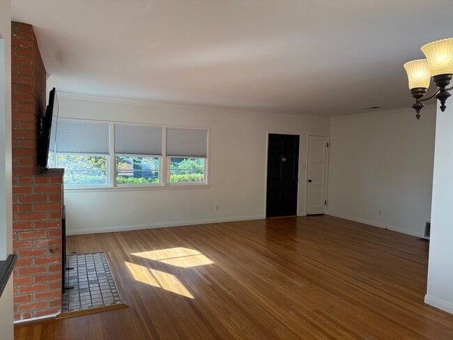 Building Photo - 108 Buena Vista Dr