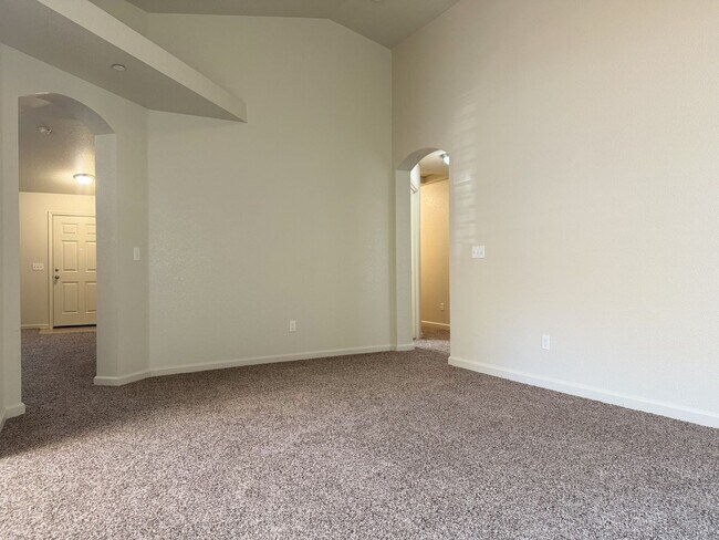 Building Photo - Don’t miss out on this 3 bedroom/2bath home!!!