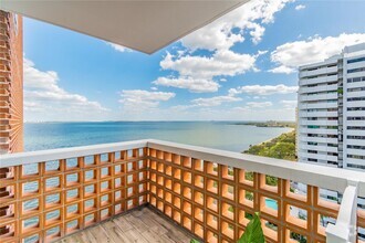 Building Photo - Spectacular Bayshore Views