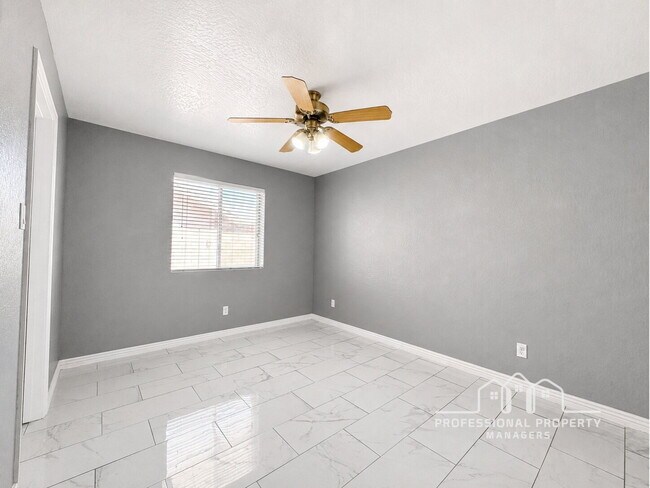 Building Photo - 4-bedroom, 3-bathroom home in Parkway Place