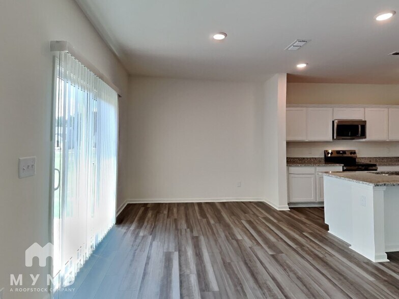 Building Photo - 1148 Centerview Dr