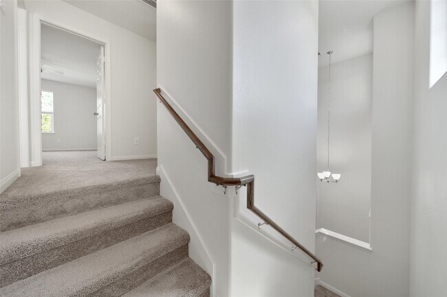 Building Photo - 305 Crooked Pine Court