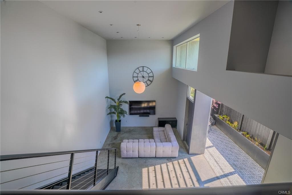 Building Photo - 1011 N Orange Grove Ave