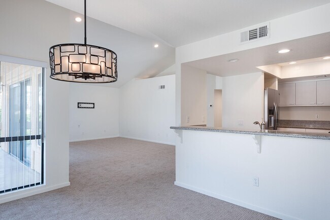Building Photo - 35200 Cathedral Canyon Dr