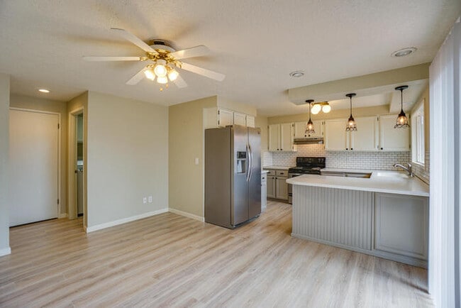 Building Photo - BEAUTIFUL THREE BEDROOM RANCH IN WEST LONGVIEW