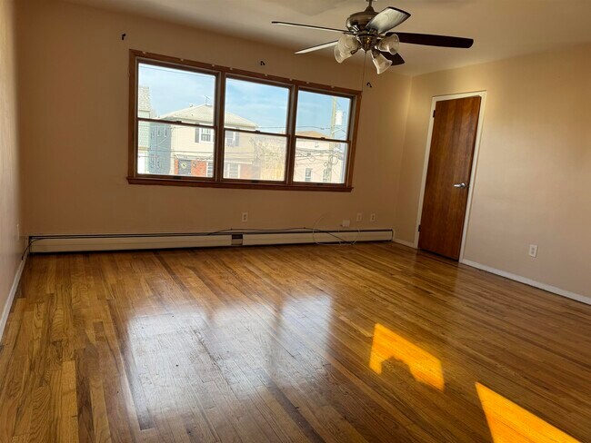 Building Photo - 108 Evergreen St