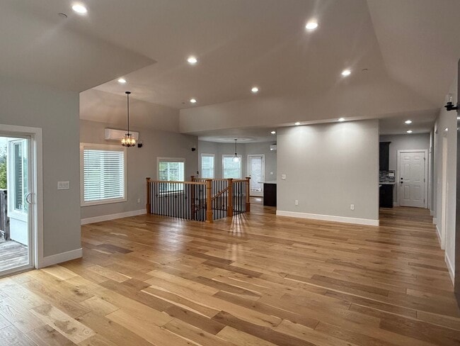 Building Photo - Newer Construction 2,500 Square Foot 3 Bedroom 2.5 Bathroom Fountaingrove House