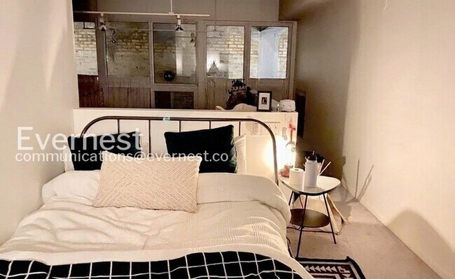 Building Photo - 1 Bed/1 Bath Condo with Modern Amenities / Pet-Friendly / Vouchers Accepted / Available Soon!