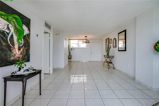 Building Photo - 9400 S Ocean Dr