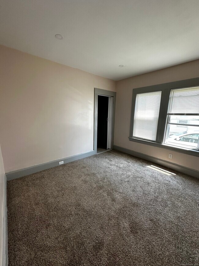 Building Photo - 40 Hansen Ave