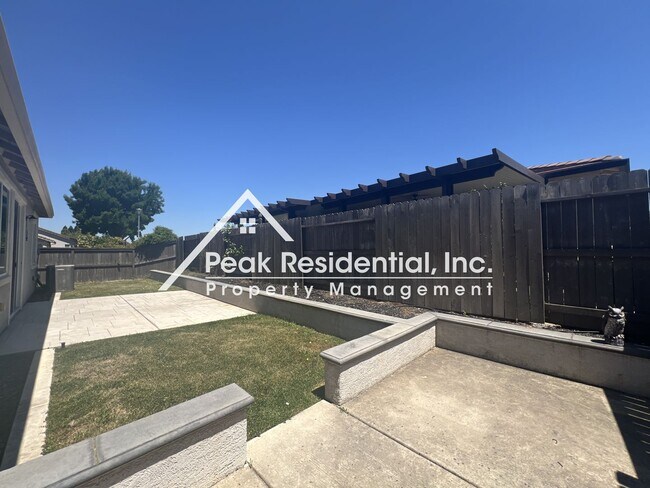 Building Photo - Spacious 4bd/3ba Elk Grove Home!