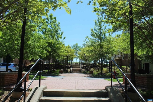 Building Photo - 2138 Lockwood Dr
