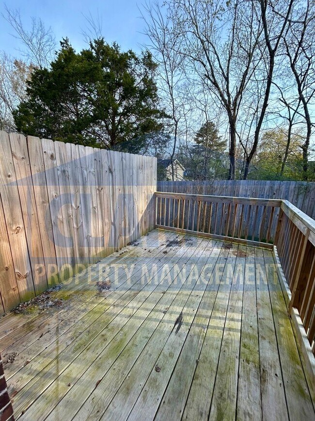 Building Photo - Two bedroom townhome in great, central location!