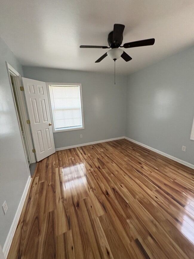 Building Photo - 123 Arthur Ct