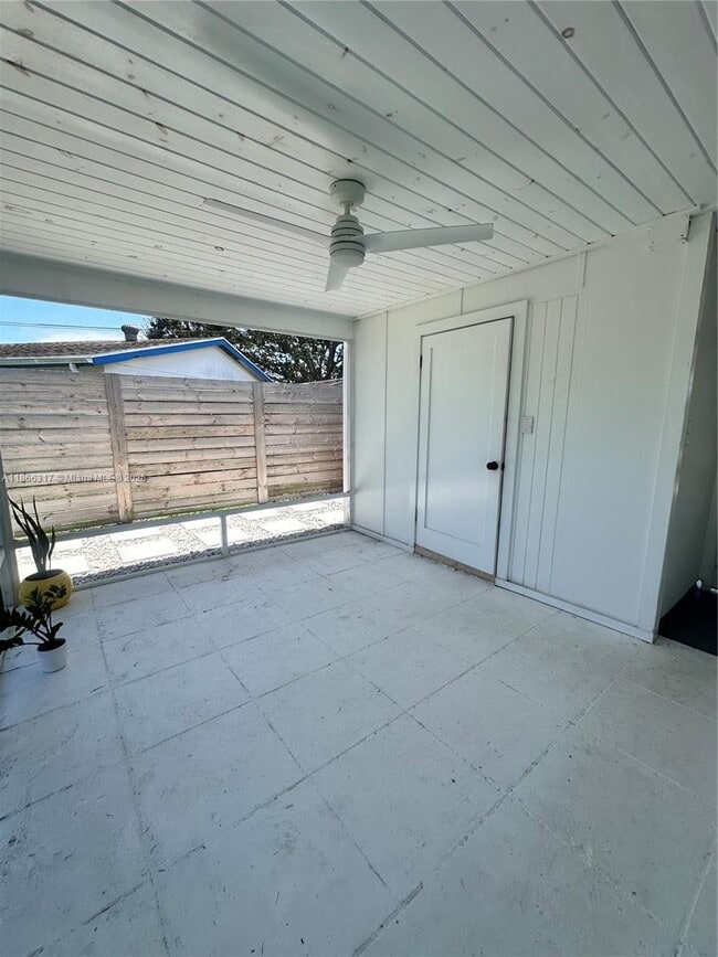 Building Photo - 407 Riverside Dr