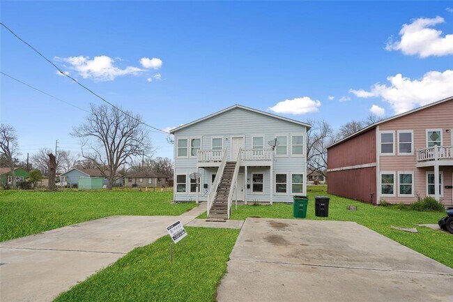 Building Photo - 3541 Mt Pleasant St