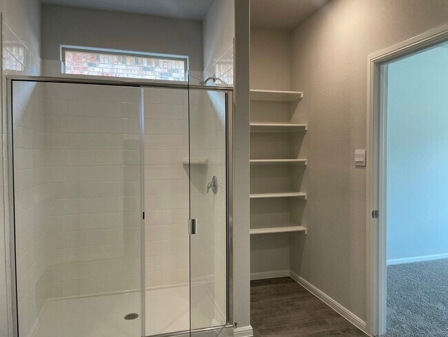 Building Photo - 941 Braymer Ln