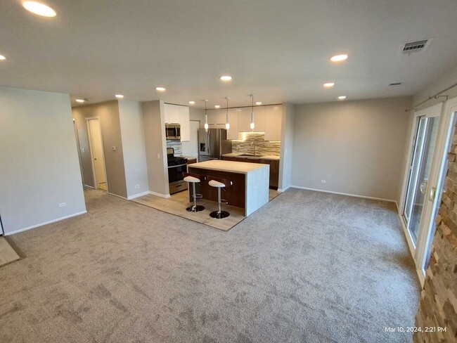 Building Photo - 273 Elmwood Ln