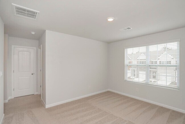 Building Photo - 250 Hazel Ln